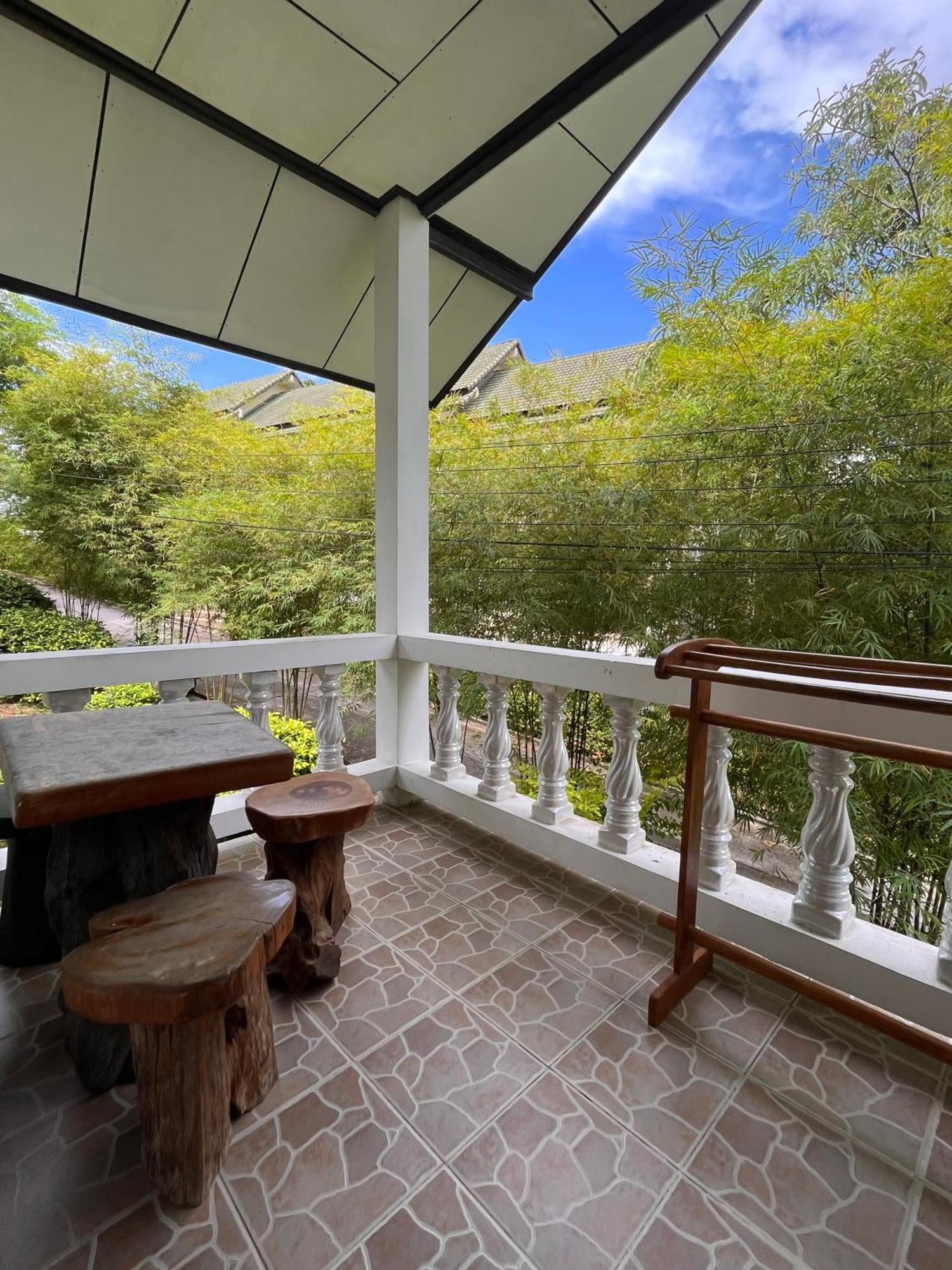 Golden Hill Resort Wok Tum Екстер'єр фото